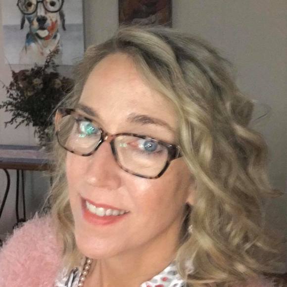 Meet your Posher, Kay - Picture 1 of 1